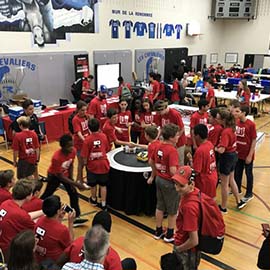 Plus de 240 élèves des trois conseils scolaires francophones du Centre-Sud de l’Ontario se sont réunis à l’École secondaire catholique Père-René-de-Galinée à Cambridge pour prendre part à la 3e édition de la « Coopétition de robotique ArcelorMittal ».