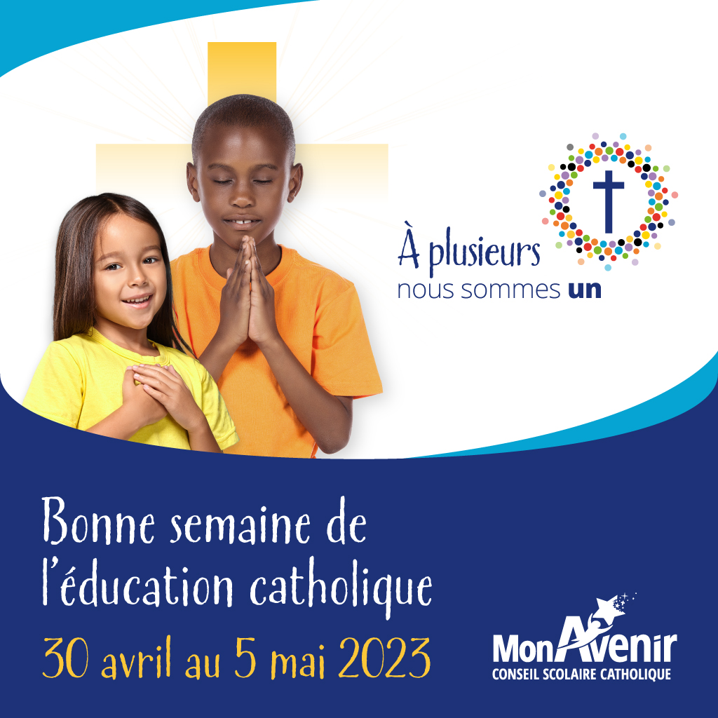 Jeunes enfants qui prient pour la semaine de l'éducation catholique du 30 avril au 5 mai 2023
